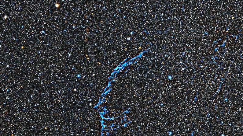 Foto simulata di un'ora di NGC 6992 Eastern Veil Nebula con il DWARF 3
