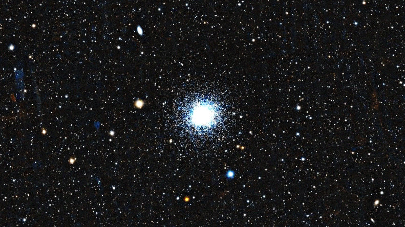 Simuliertes einstündiges Foto von Hercules Cluster mit dem Atlas Single